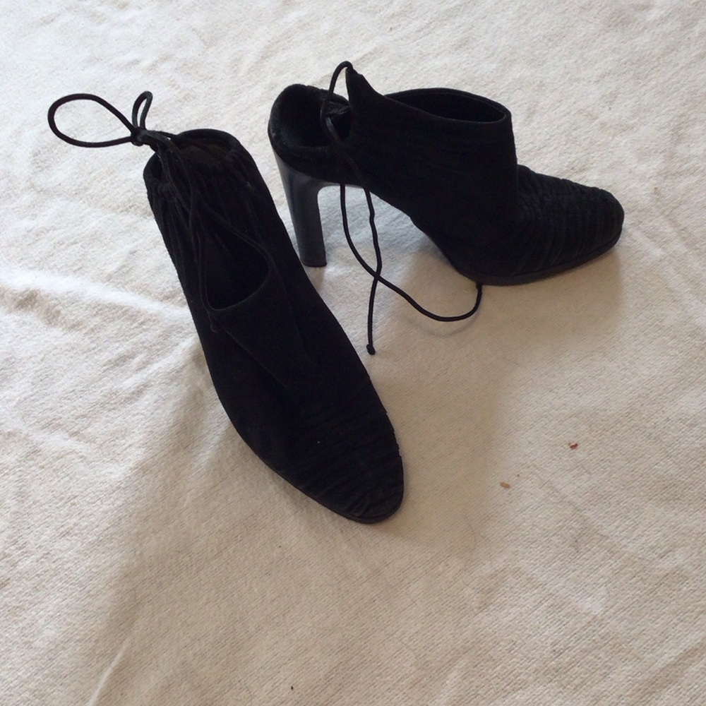 Gucci Women's sz6 Black Suede Lace-Up Heeled Ankle Boots